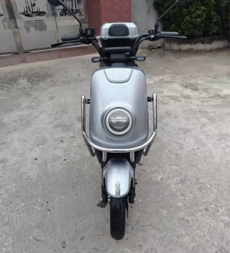 出一台闲置二手电动车，电动车 无划痕无磕碰...