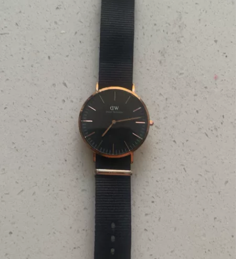 DW（手表类） 手表表戴都是正品 99新几...