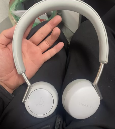 小鸟LIBRATONE 蓝牙灰色耳麦,很新...