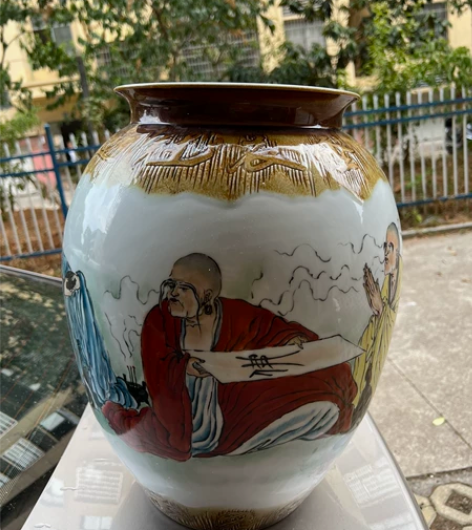 老爷子留下来的,景德镇手工的陶瓷,很完美 ...