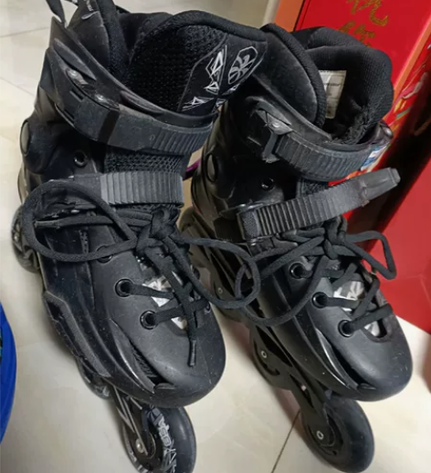 直轮滑冰鞋,全英文滑冰鞋,买来只滑了一次 ...