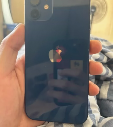 苹果12美版64g，无面容其他功能全好。面...