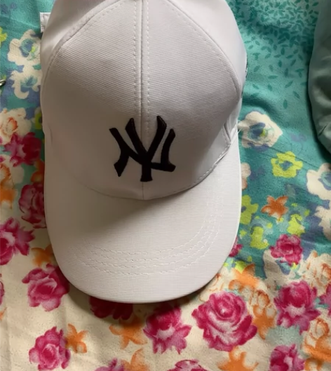 全新棒球帽，鸭舌帽，标签完好。上面的标是M...