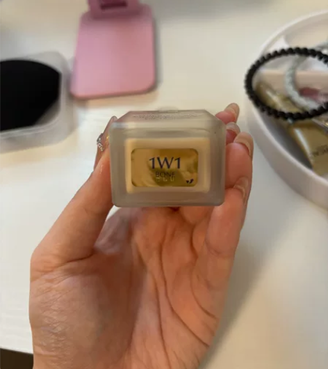 Dw 1w1色号 粉底液有点多 用不上了买...
