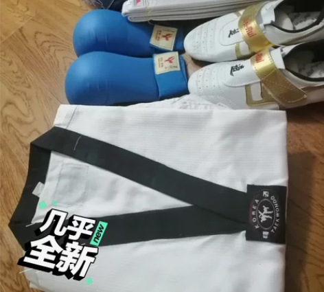 空手道全套服装,上衣和要带全新,裤子,手套...