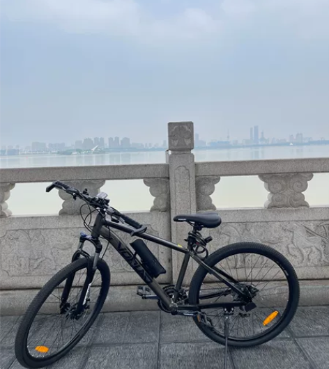 沃雷顿红日300买了一个多月，送骑行护目镜...