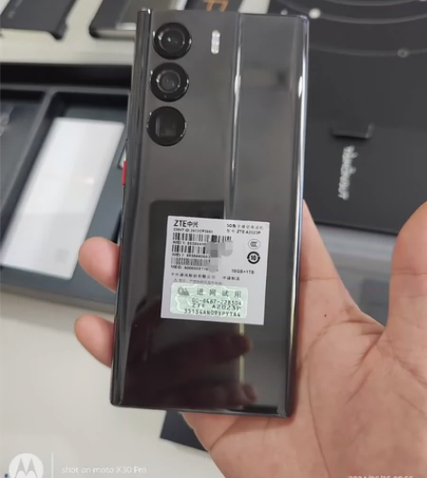 中兴Axon 40Ultra 航天版 18...