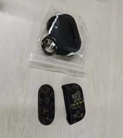 iPhone15pm四个手机壳5张闪魔贴膜...