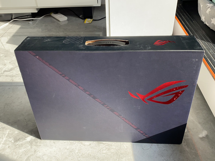现货玩家国度幻15 4K游戏本 ROG M...