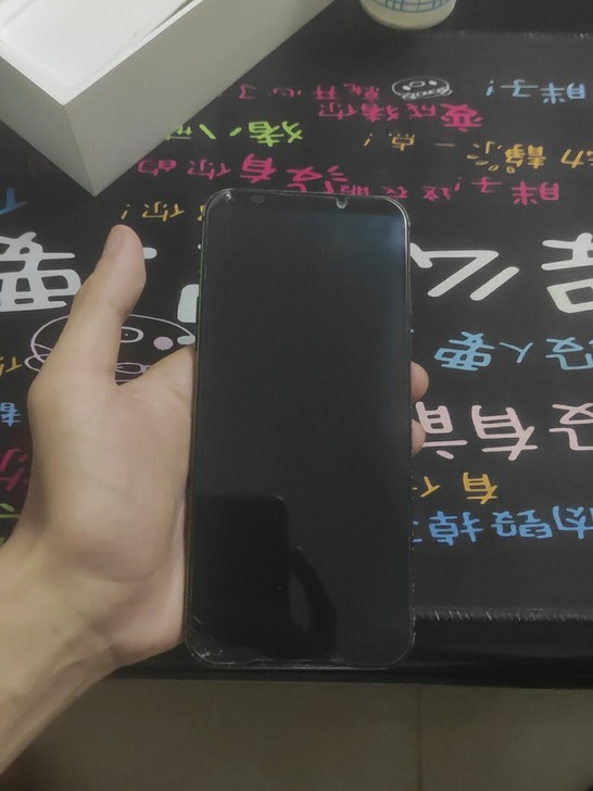 黑鲨二代6 +128; 屏幕摔坏了,无法开...
