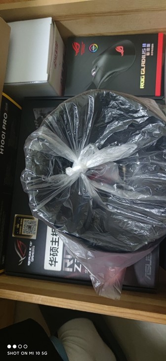 华硕rog足球,买笔记本抽奖抽到的