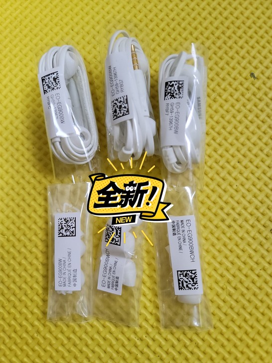三星手机原配耳机。家里一直用三星手机，耳机...