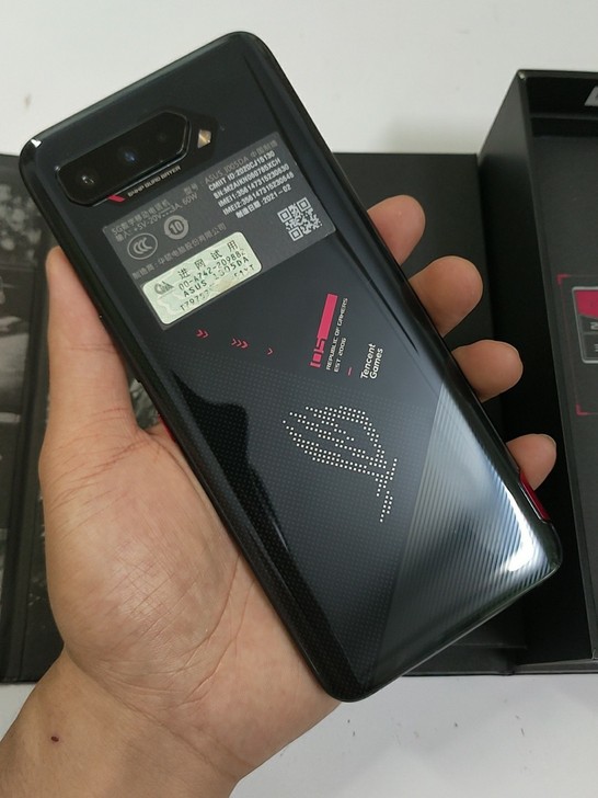 ROG游戏手机5暗影黑16+256G骁龙8...