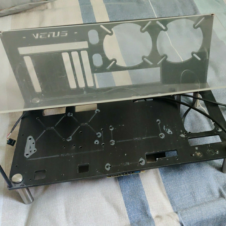 自用开放式机箱，支持DIY水冷。