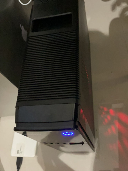 CPU 3400g电脑主机。两条8g内存，...