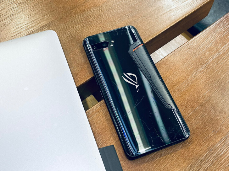 便宜出一台 超强游戏手机 国行ASUS R...