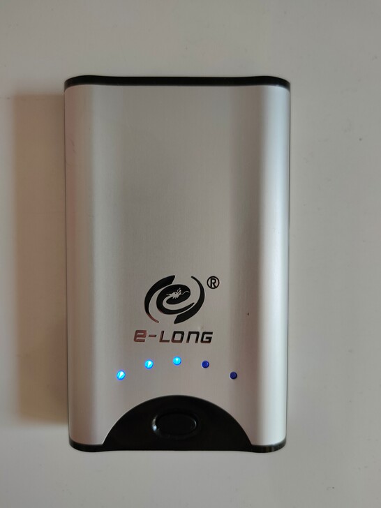 全新未使用充电宝，3400毫安，5级电量显...