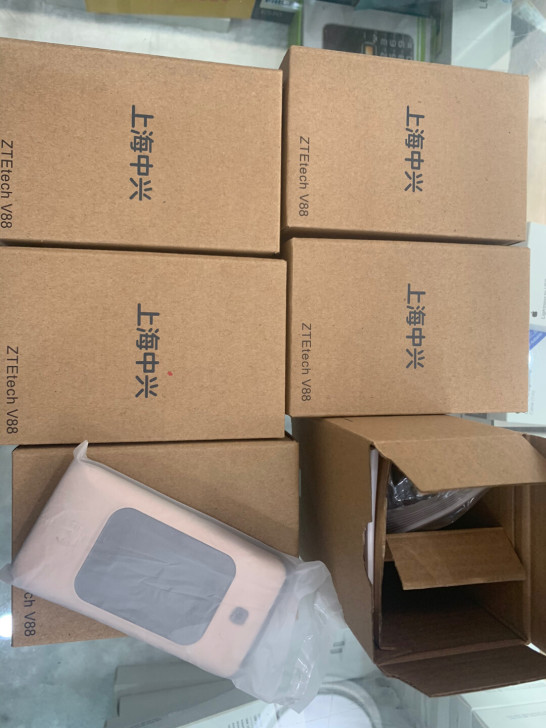 中兴v88 翻盖老人机全新机 特价处理了