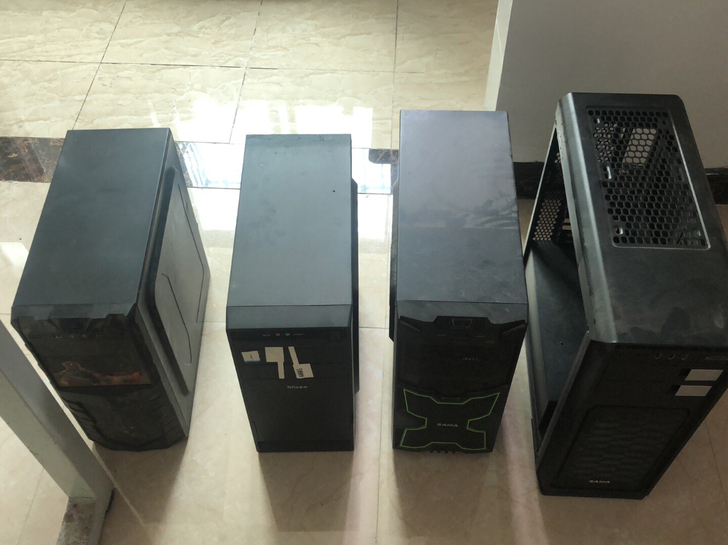 电脑机箱 4个空机箱 两个有电源