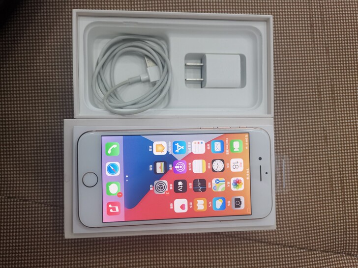 #苹果8国行全网通64g#，全套带原装充电...