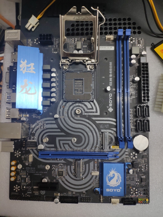 梅捷B460M狂龙主板，CPU座子针脚完好...