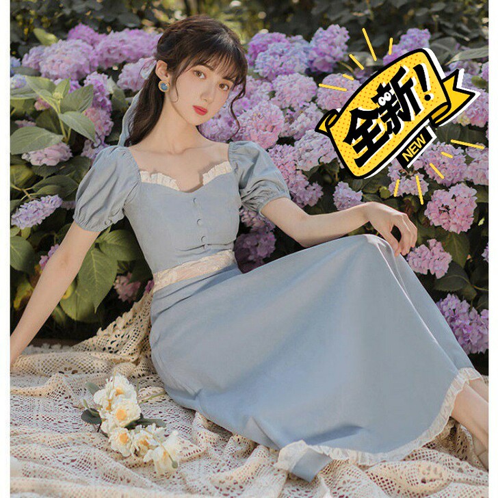 法式复古方领泡泡袖连衣裙女夏镂空收腰显瘦仙...