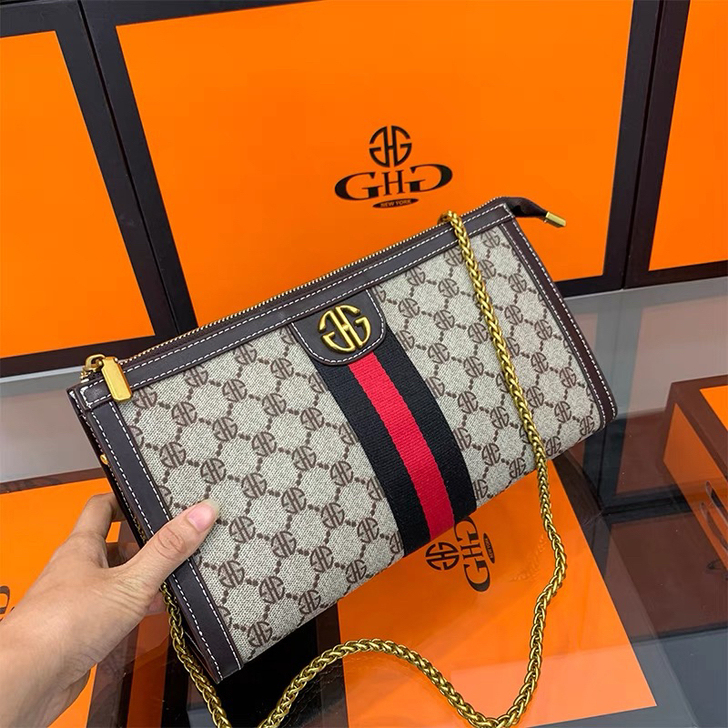 女士纯皮肩包，发原logo的哈