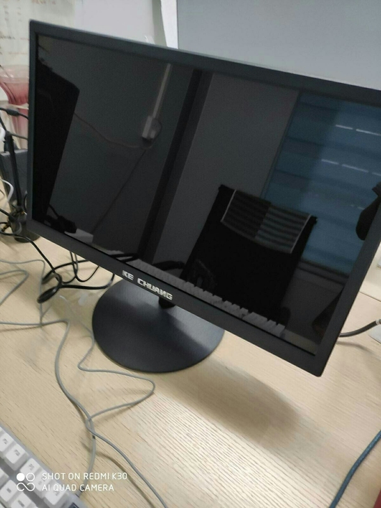 全新高清22寸液晶高清显示器家用办公监控电...