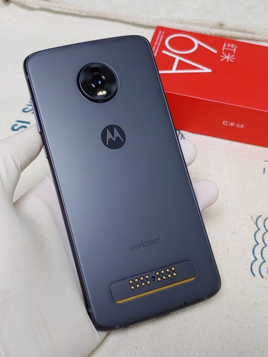 摩托罗拉模块手机Moto Z4,高通675...