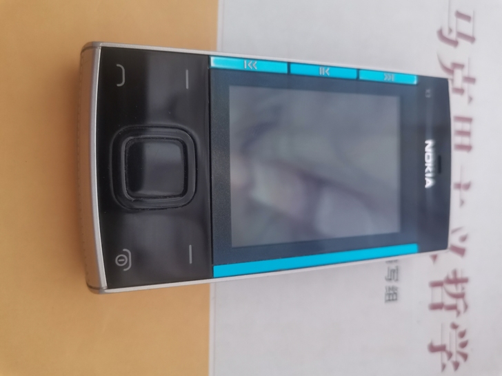 诺基亚X3手机，平时自用收音机，适合收藏品
