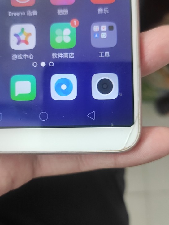 oppoa83 外屏右下角烂了一点不影响...
