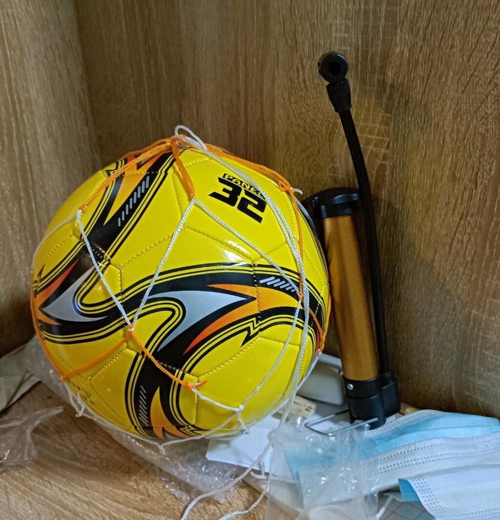中小学生足球儿童训练比赛足球4号5号黑白足...
