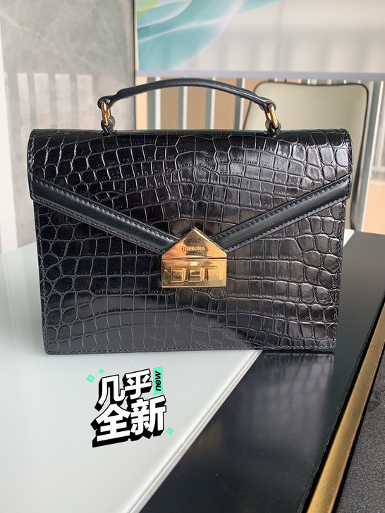 二手转,鳄纹皮手拿包,名媛优雅休闲都适合,...
