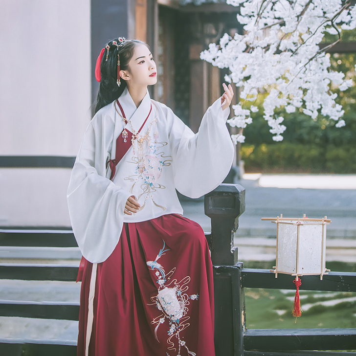 退坑出汉服 汉尚华莲朱颜汉服女莲花绣花明制...