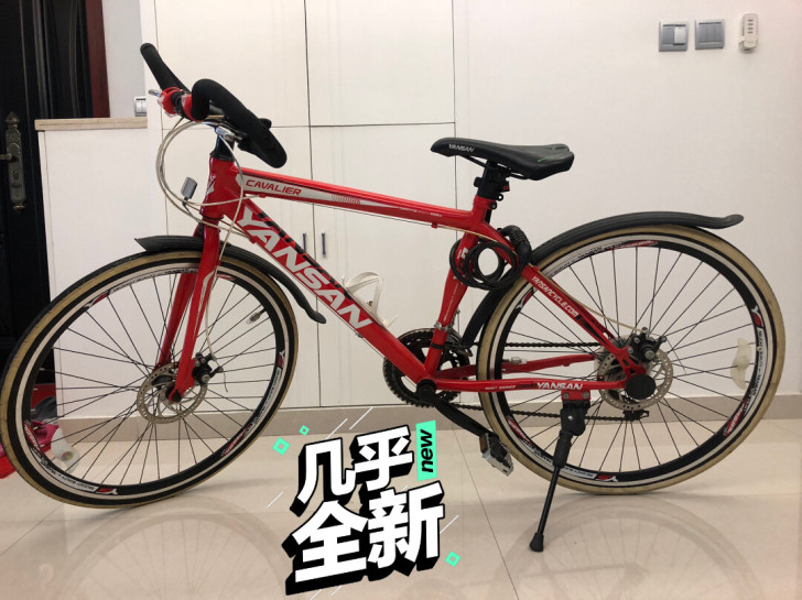 红色炫酷山地自行车