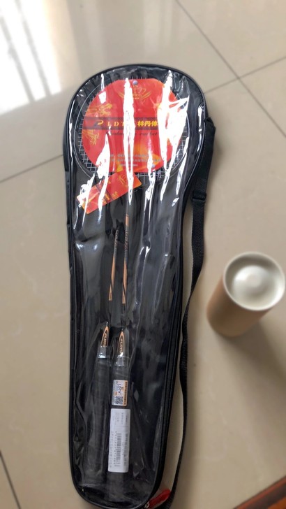 全新处理。羽毛球拍两个，赠送三个羽毛球、球...