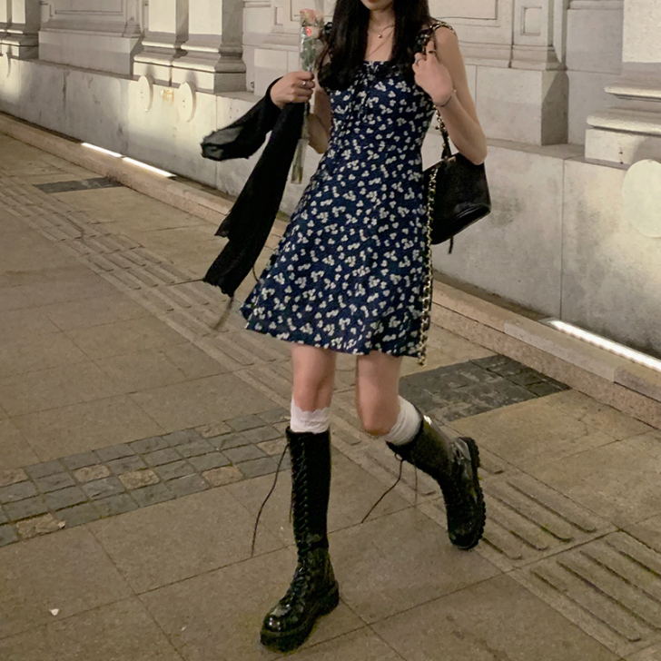 KUMI时尚气质碎花方领系带吊带连衣裙女夏...