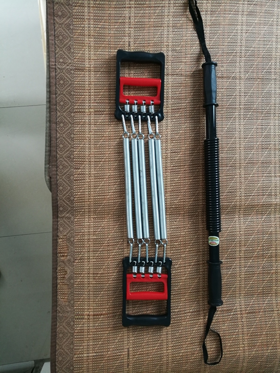 95成新臂力器和扩胸器，买了用过两三次就闲...
