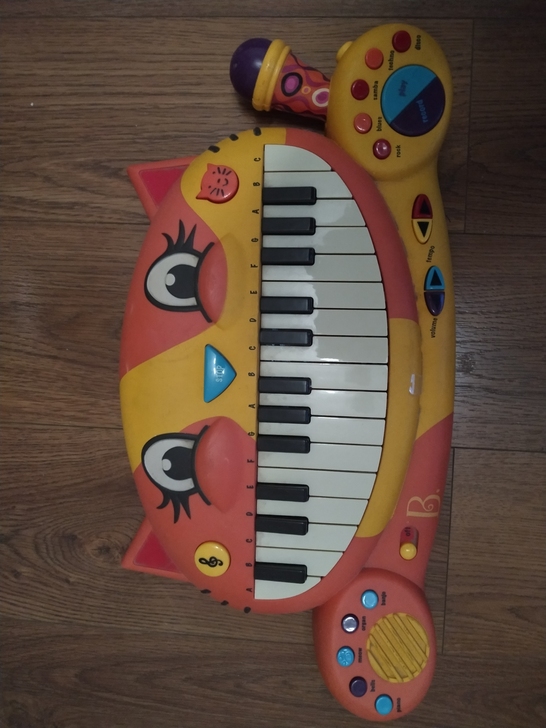 正品美国B.toys大嘴猫电子琴，九成新，...