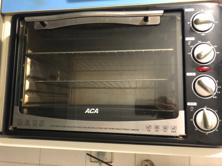 AcA烤箱32升，功能正常，自提。