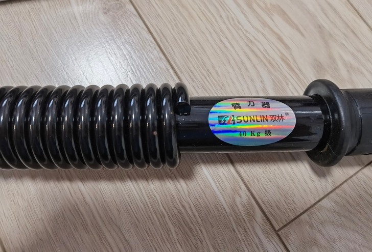 双林臂力器,15元。