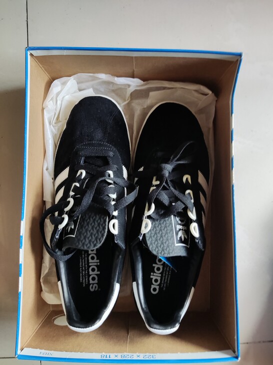 阿迪达斯三叶草板鞋,全新,标价780,买了...