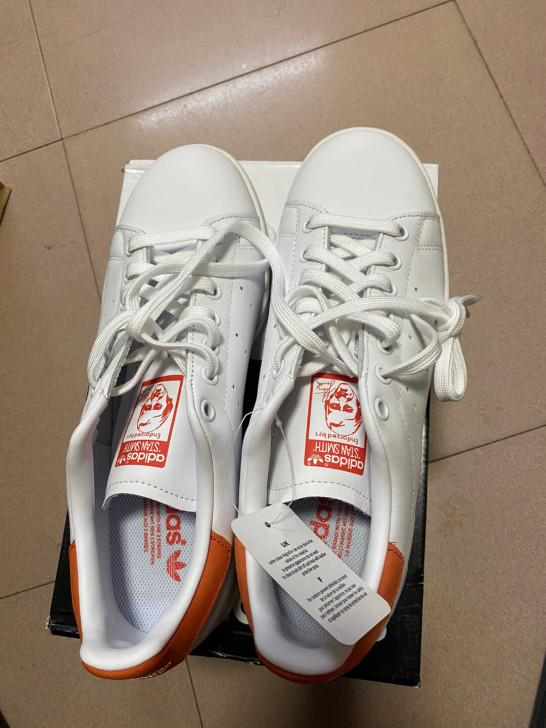 阿迪达斯工厂店入手三叶草stan smit...
