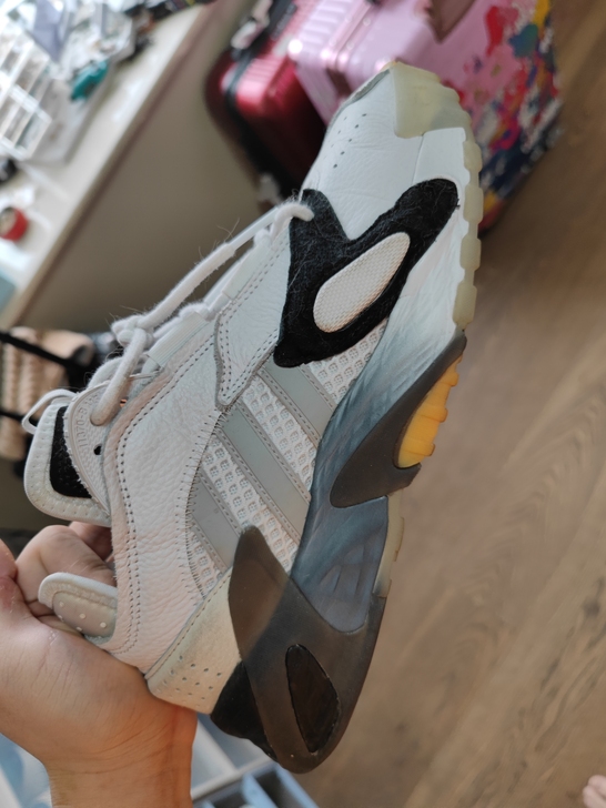 阿迪达斯 adidas
