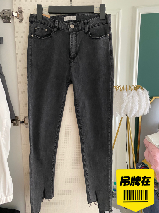 清!全新烟灰色牛仔裤,高腰的 弹力大,商标...