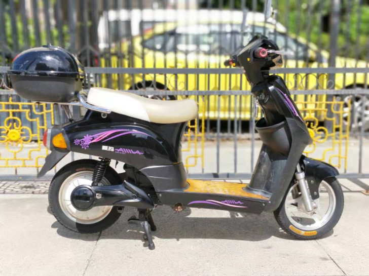 爱玛电动车,9成新,车况完美无缺很好骑,电...