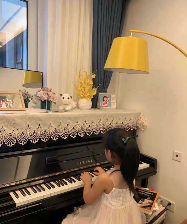 家里闲置钢琴一台.孩子不学了.低价出售