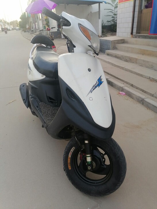 踏板摩托车,100cc发动机,才跑了九千多...