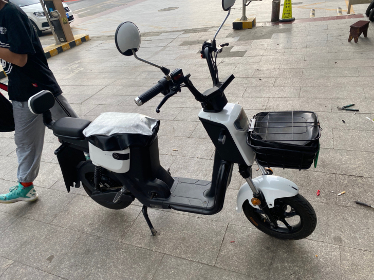 爱玛ＡM14820锂电电动车，卖了一年不到...