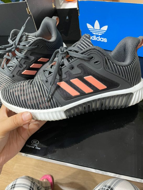 阿迪达斯运动鞋，实体店金鹰购入，超透气，9...